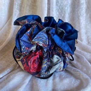 Travel fabric jewelry pouch.